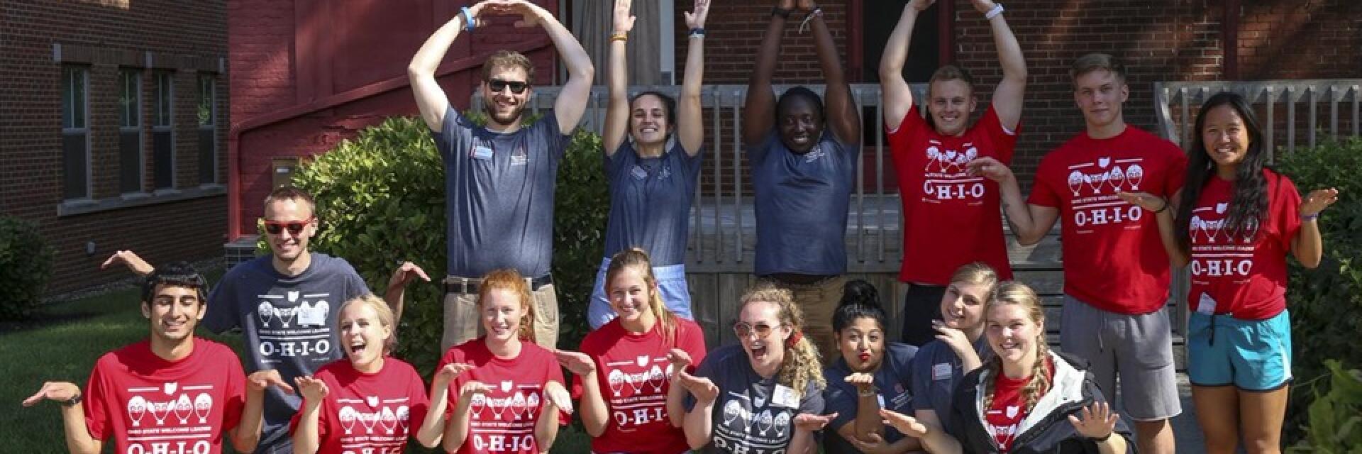 OWLs posing at the 2018 Move-In